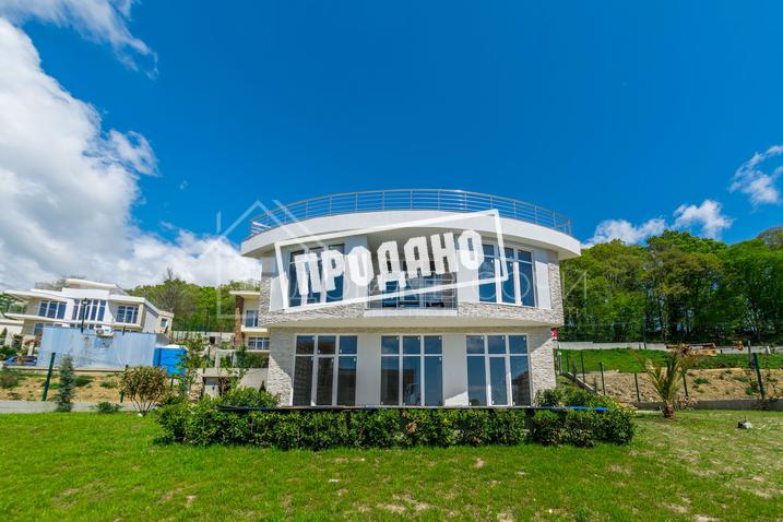 Коттедж с панорамными окнами №1