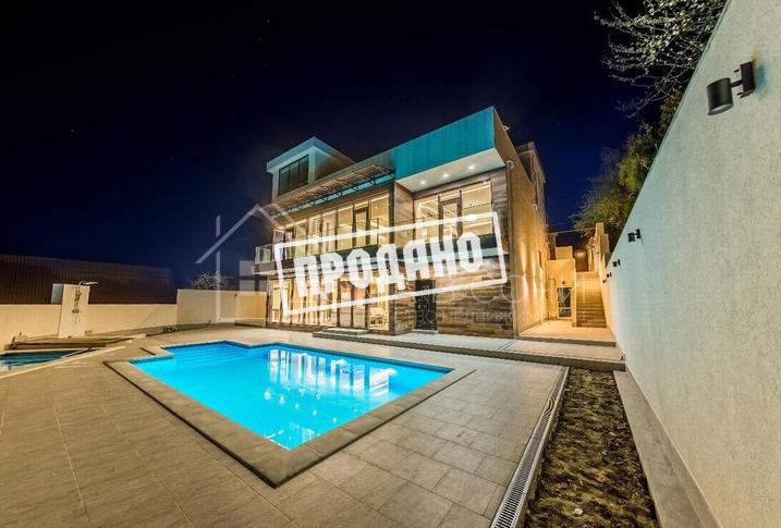 Современный дом с бассейном №14