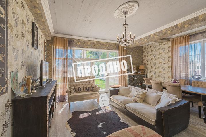 Красивый дом напротив парусного центра №12