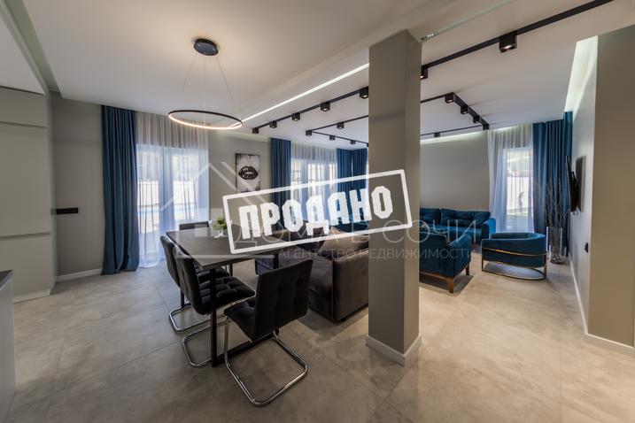 Дом с бассейном в центральном Районе №8