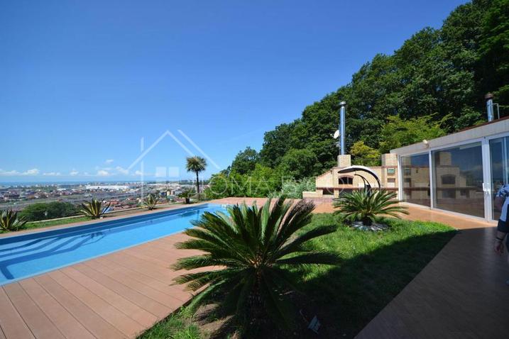 Современный дом с видом на море №6