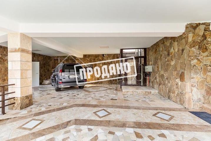 Новый коттедж с отделкой из молодого мрамора №2