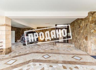 Новый коттедж с отделкой из молодого мрамора №2