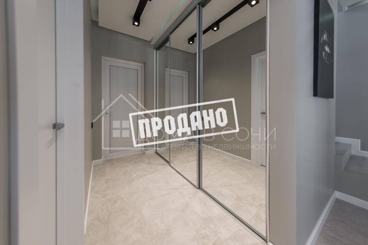 Дом с бассейном в центральном Районе №10