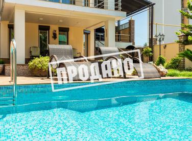 Коттедж с бассейном на Благодати №1