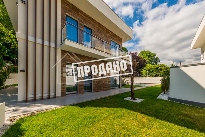 Дом с бассейном в центральном Районе №5