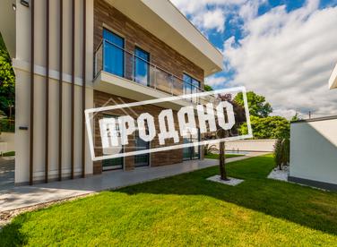 Дом с бассейном в центральном Районе №5