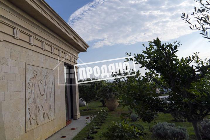 Резиденция в поселке премиум класса №42