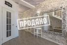 Красивый дом напротив парусного центра