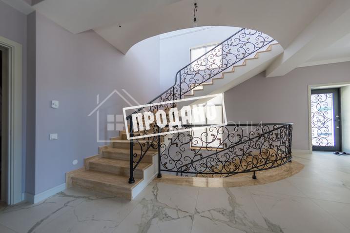 Современный дом с бассейном на Благодатной №16