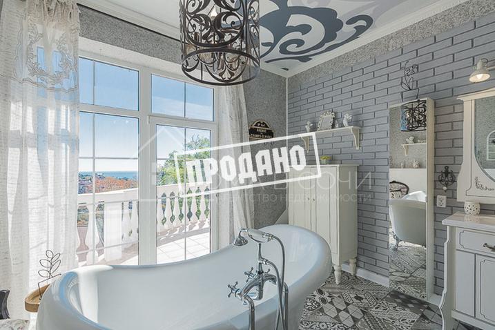 Красивый дом напротив парусного центра №42