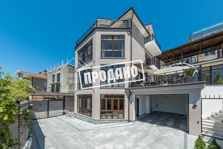 Современный дом с бассейном на Благодатной №3