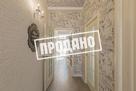 Красивый дом напротив парусного центра