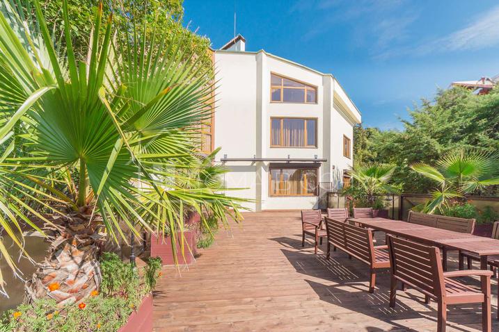 Вилла у моря напротив Парусного центра №25