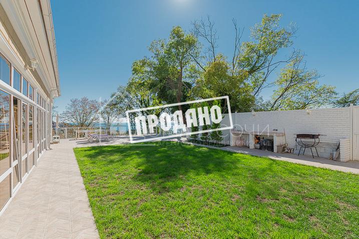 Красивый дом напротив парусного центра №54