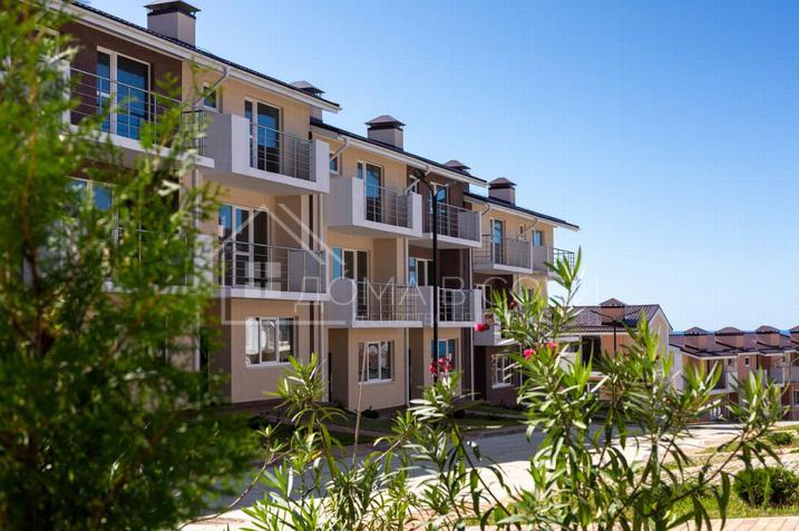 Поселок бизнес-класса в 10 минутах ходьбы от моря №1