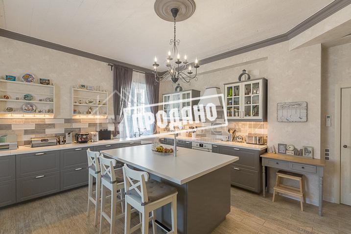 Красивый дом напротив парусного центра №16