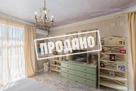 Красивый дом напротив парусного центра