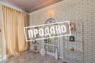 Красивый дом напротив парусного центра