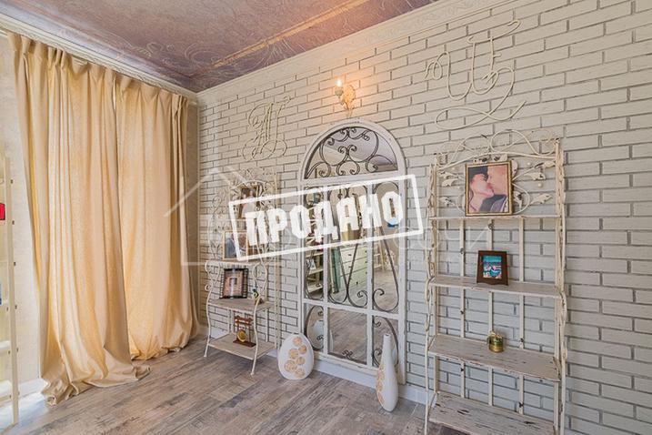 Красивый дом напротив парусного центра №40