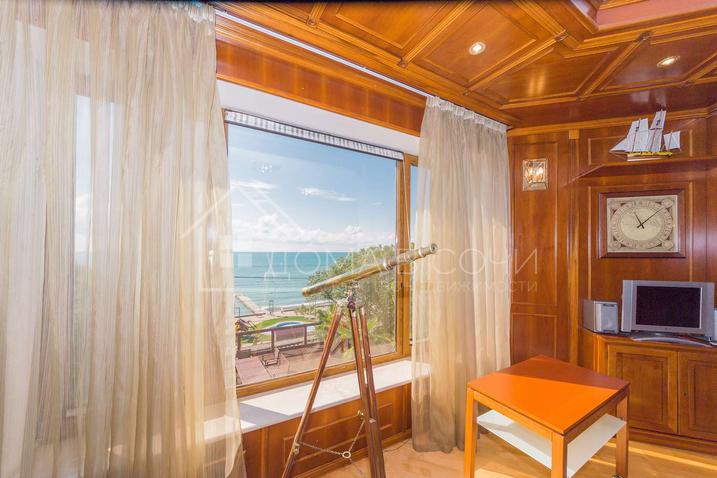 Вилла у моря напротив Парусного центра №47