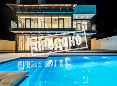 Современный дом с бассейном №2