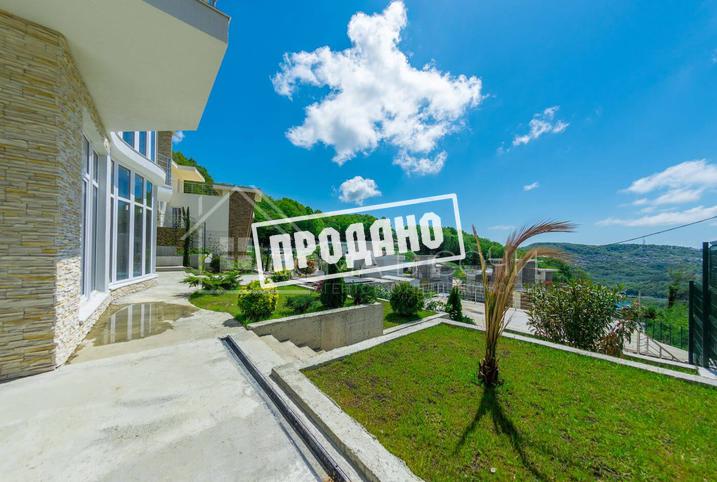 Новый коттедж в современном стиле и видом на море №2