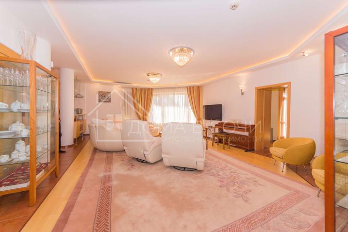 Вилла у моря напротив Парусного центра №32