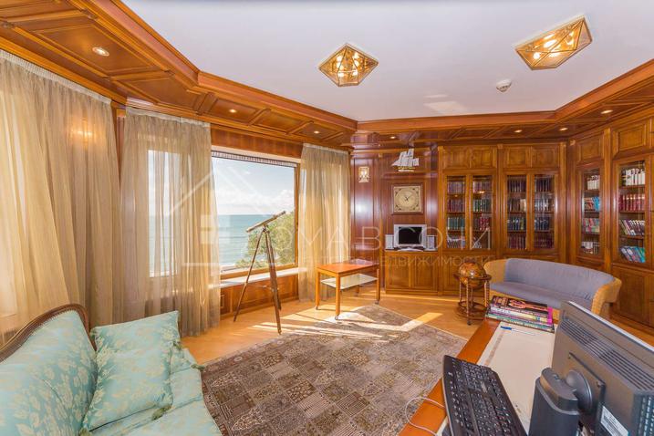 Вилла у моря напротив Парусного центра №49