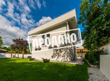 Дом с бассейном в центральном Районе №3