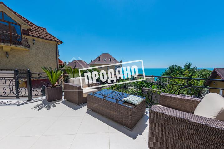 Современный дом с бассейном на Благодатной №31