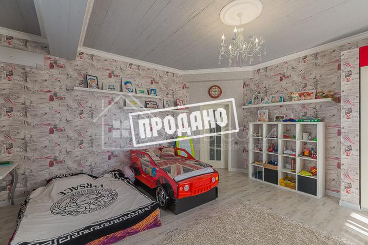 Красивый дом напротив парусного центра №31