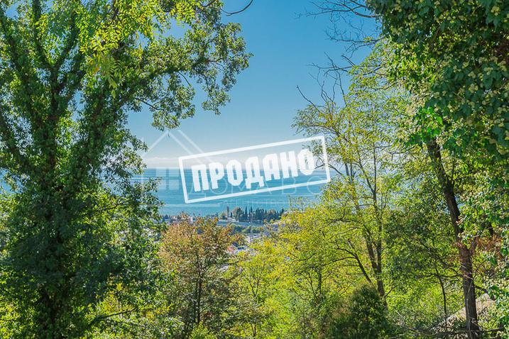 Красивый дом напротив парусного центра №56