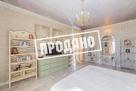 Красивый дом напротив парусного центра