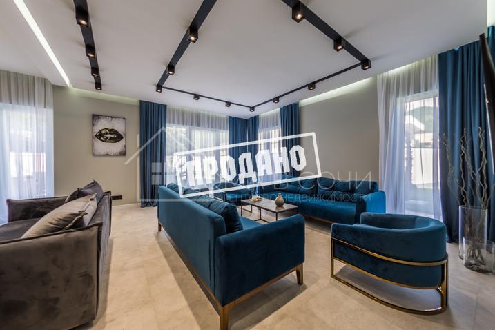 Дом с бассейном в центральном Районе №7