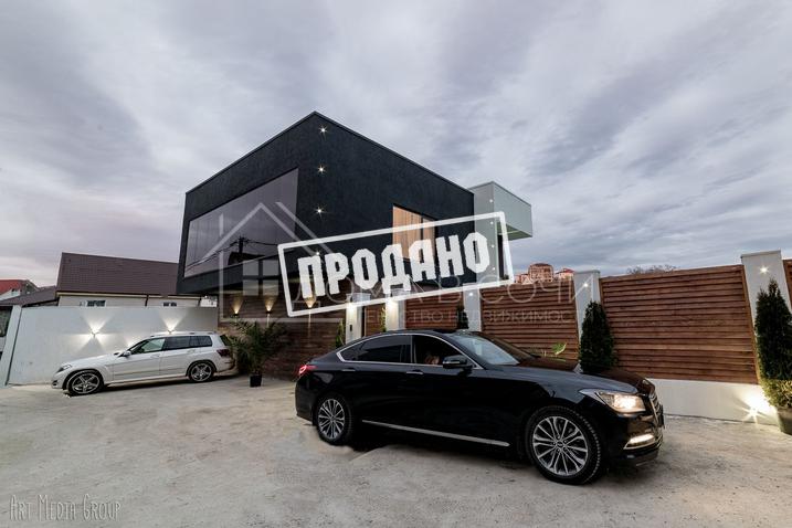 Дизайнерский коттедж в спальном микрорайоне №1