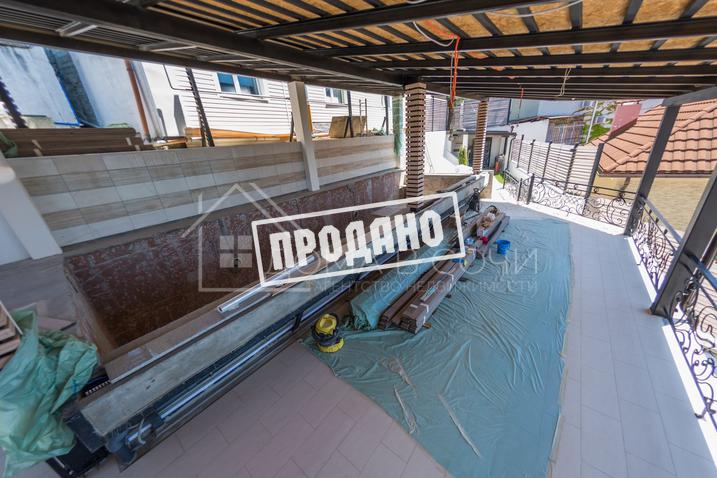 Современный дом с бассейном на Благодатной №23