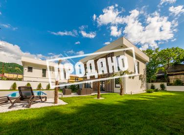 Дом с бассейном в центральном Районе №2
