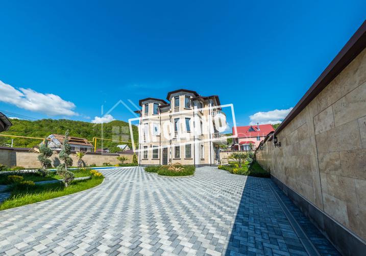 Домовладение в коттеджном городке, с ремонтом №1