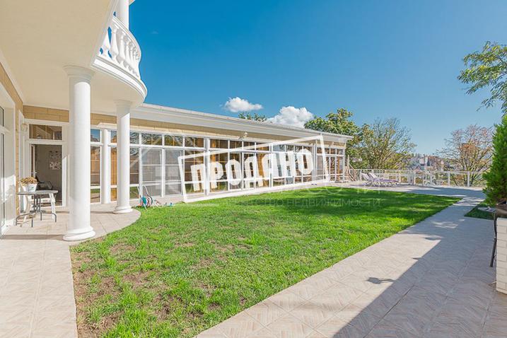 Красивый дом напротив парусного центра №53