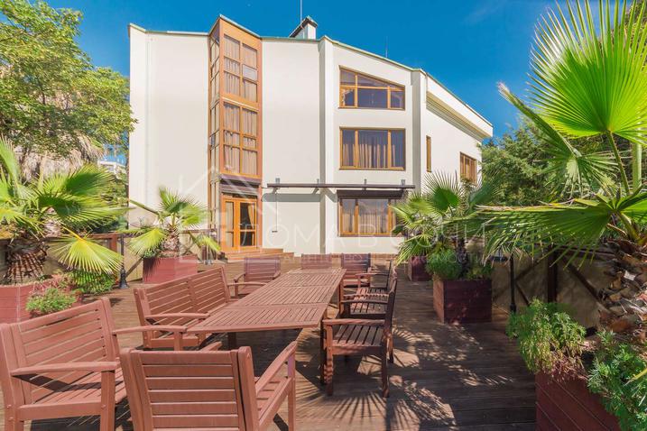 Вилла у моря напротив Парусного центра №23