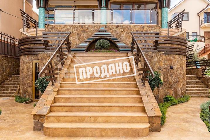 Новый коттедж с отделкой из молодого мрамора №13