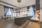 Красивый дом напротив парусного центра