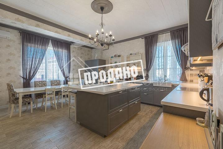 Красивый дом напротив парусного центра №14