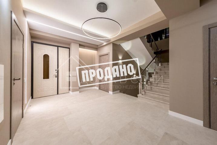 Современный дом с бассейном №13