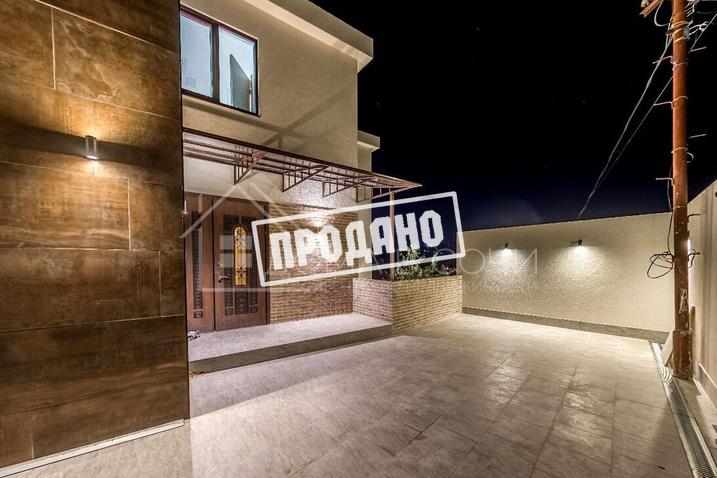 Современный дом с бассейном №15