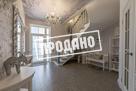 Красивый дом напротив парусного центра