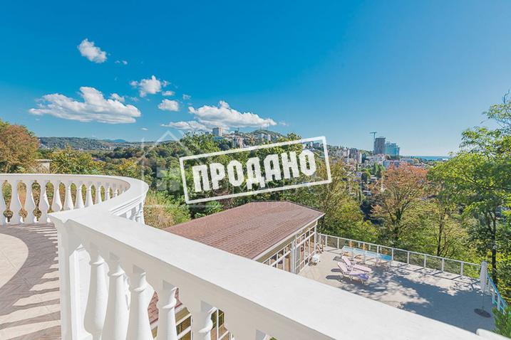 Красивый дом напротив парусного центра №45