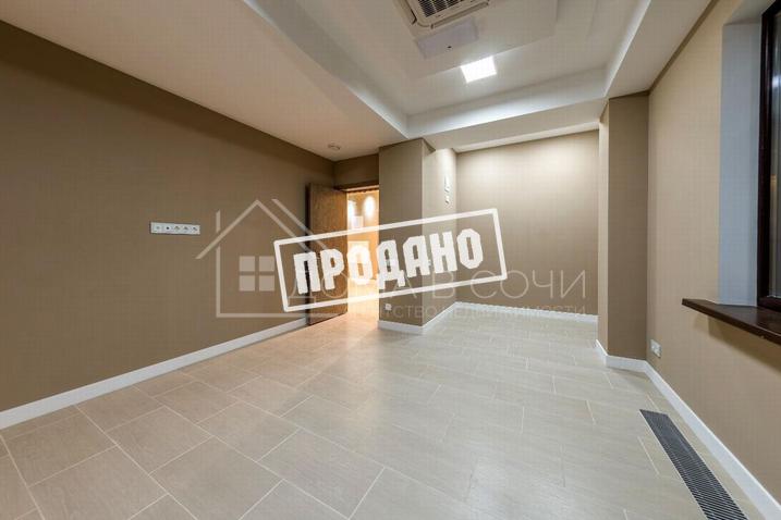 Современный дом с бассейном №3