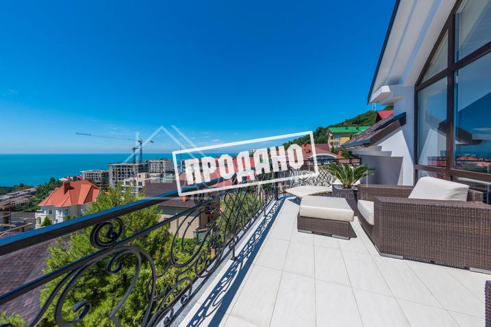 Современный дом с бассейном на Благодатной №1